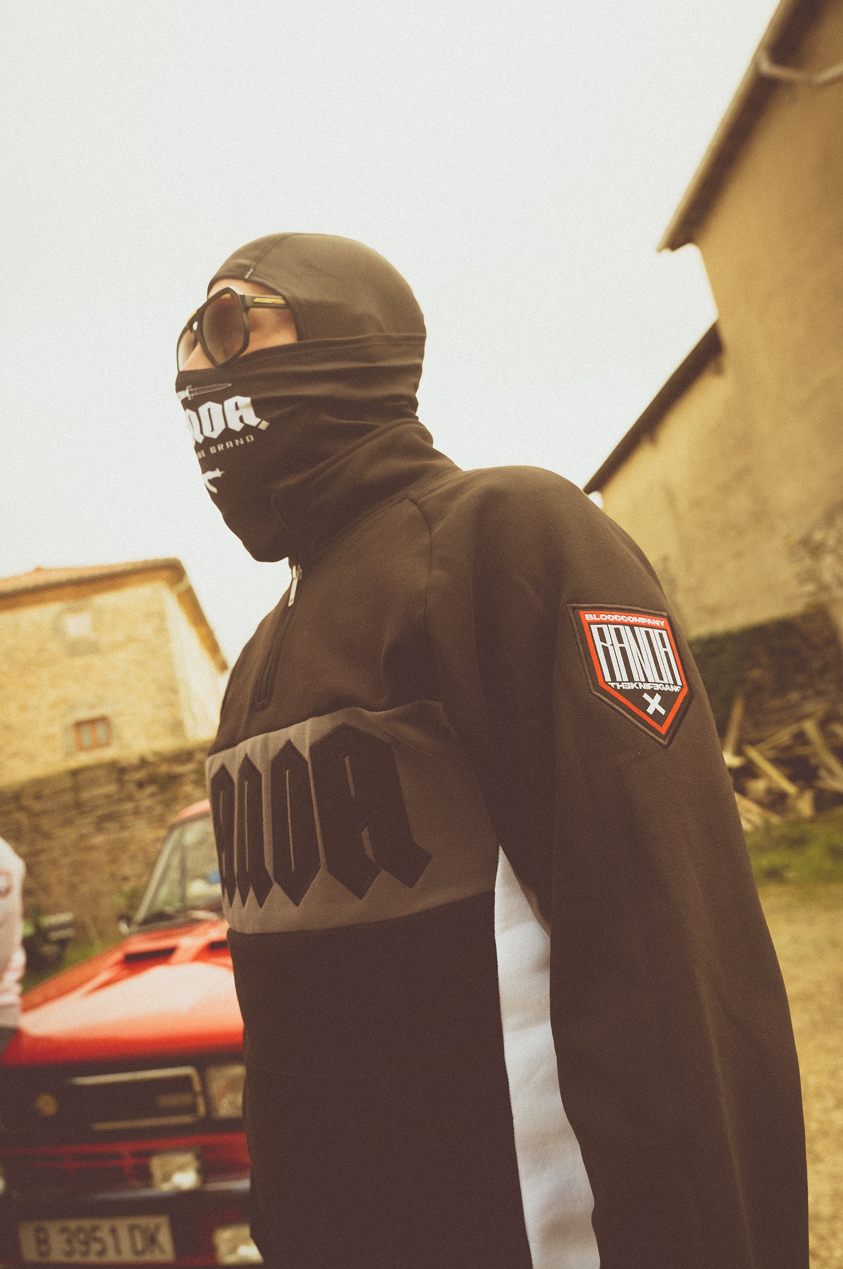 LYUBERY HALFZIP BLACK - Image 3