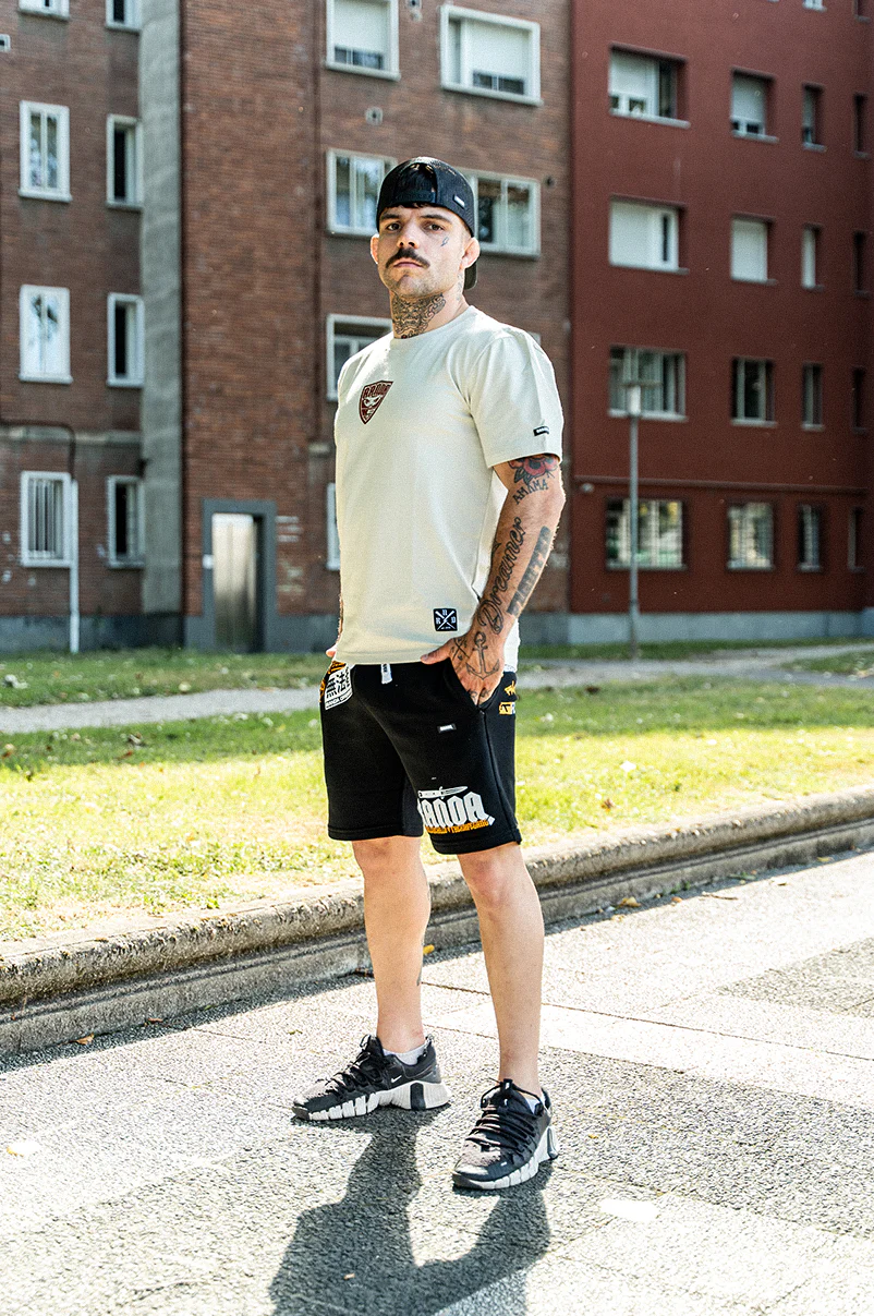 NO FACE NO CASE [BEIDGE] T-SHIRT - Image 3