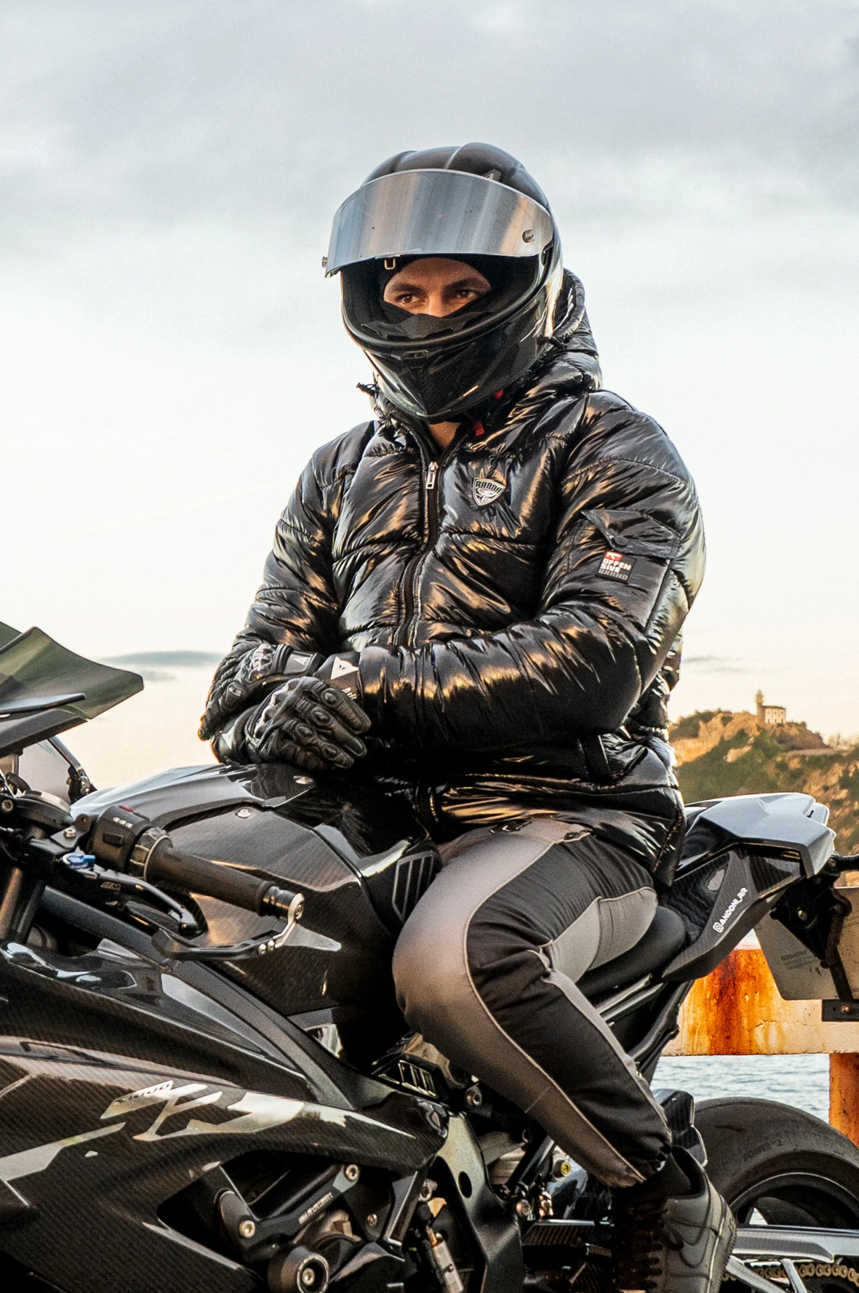 SHADOWS GLOSSY PUFFER JACKET - Image 3